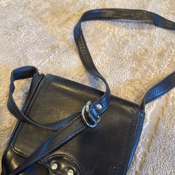 Vintage Black full grain leather frye small crossbody bag with adjustable strap - Picture 7 of 11